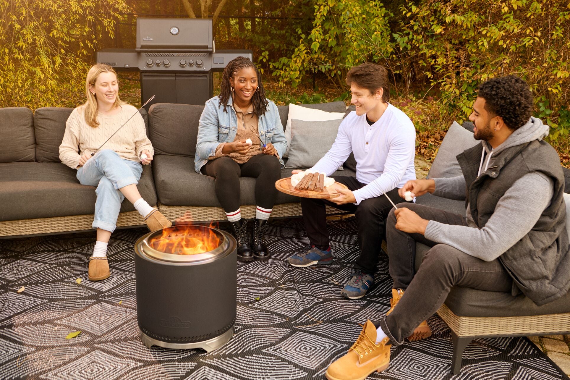 Timberwolf® Smokeless Fire Pit 18-inch, Matte Black