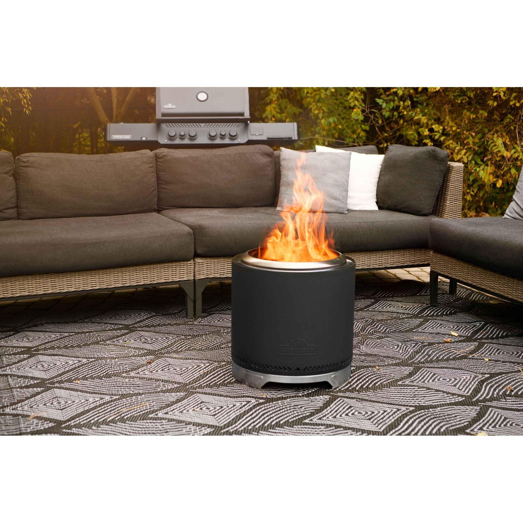 Timberwolf® Smokeless Fire Pit 18-inch, Matte Black